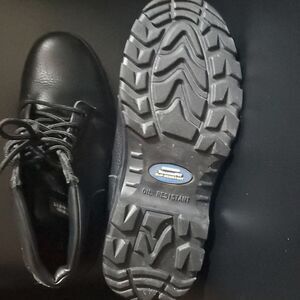 Skechers shoes mens size 8.5 8-1/2 black boots relaxed fit slip resistant